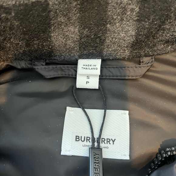 Burberry Detachable Sleeve Puffer Jacket in Black, Size Small - Picture 8 of 9